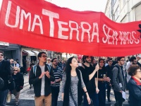 Jovens na manifestação do 1º de Maio no Porto